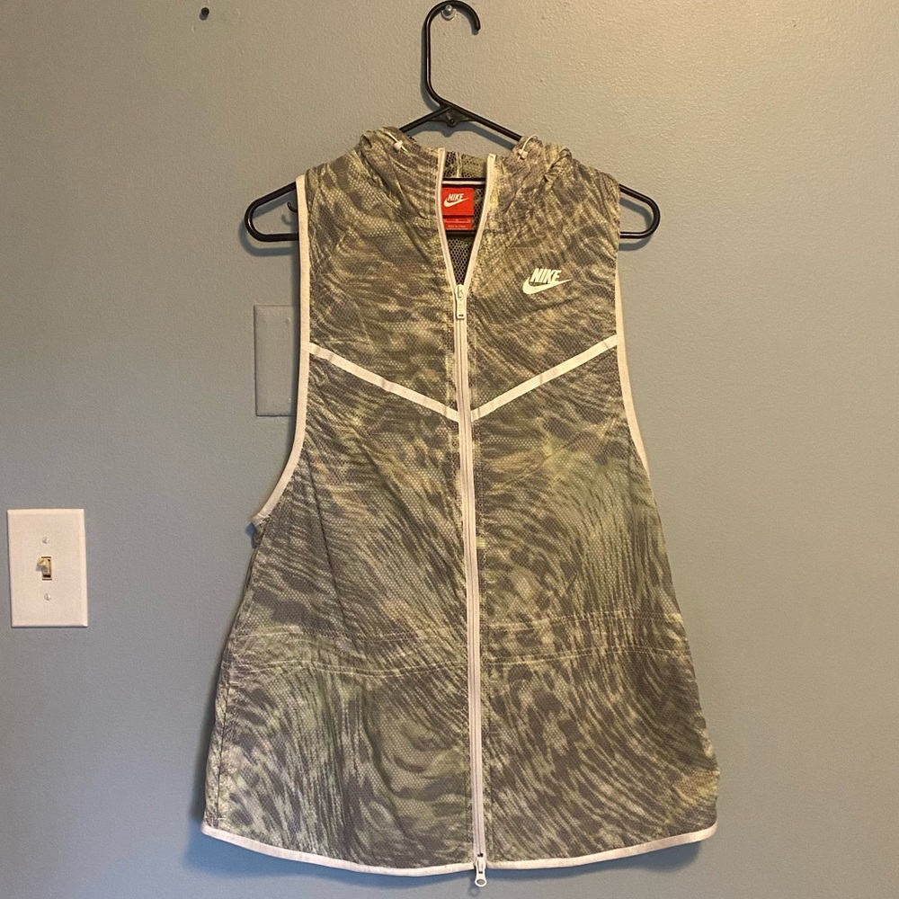 NIKE WINDBREAKER VEST W/HOOD
